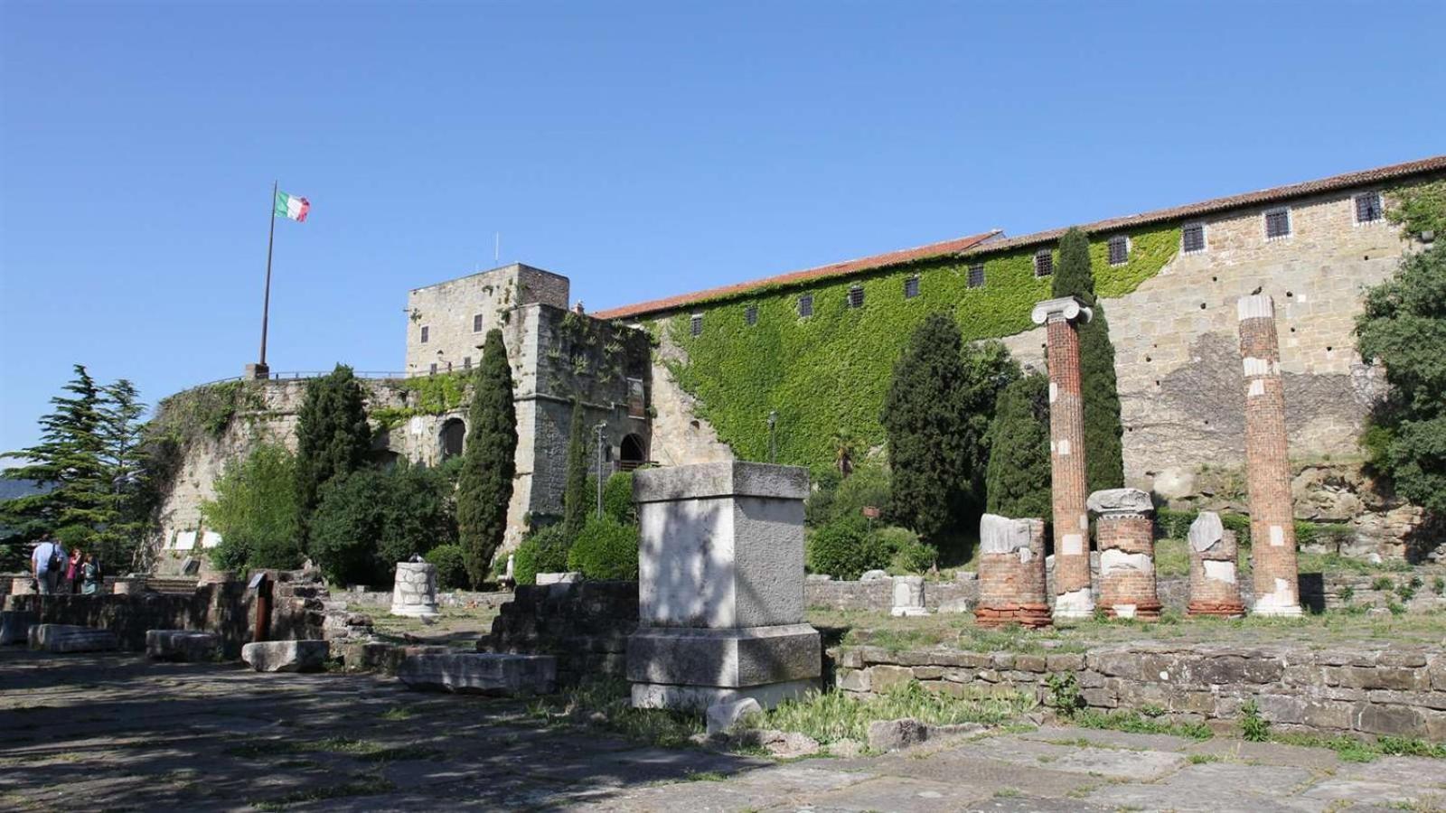 Appartamento Al Castello Triëst Buitenkant foto