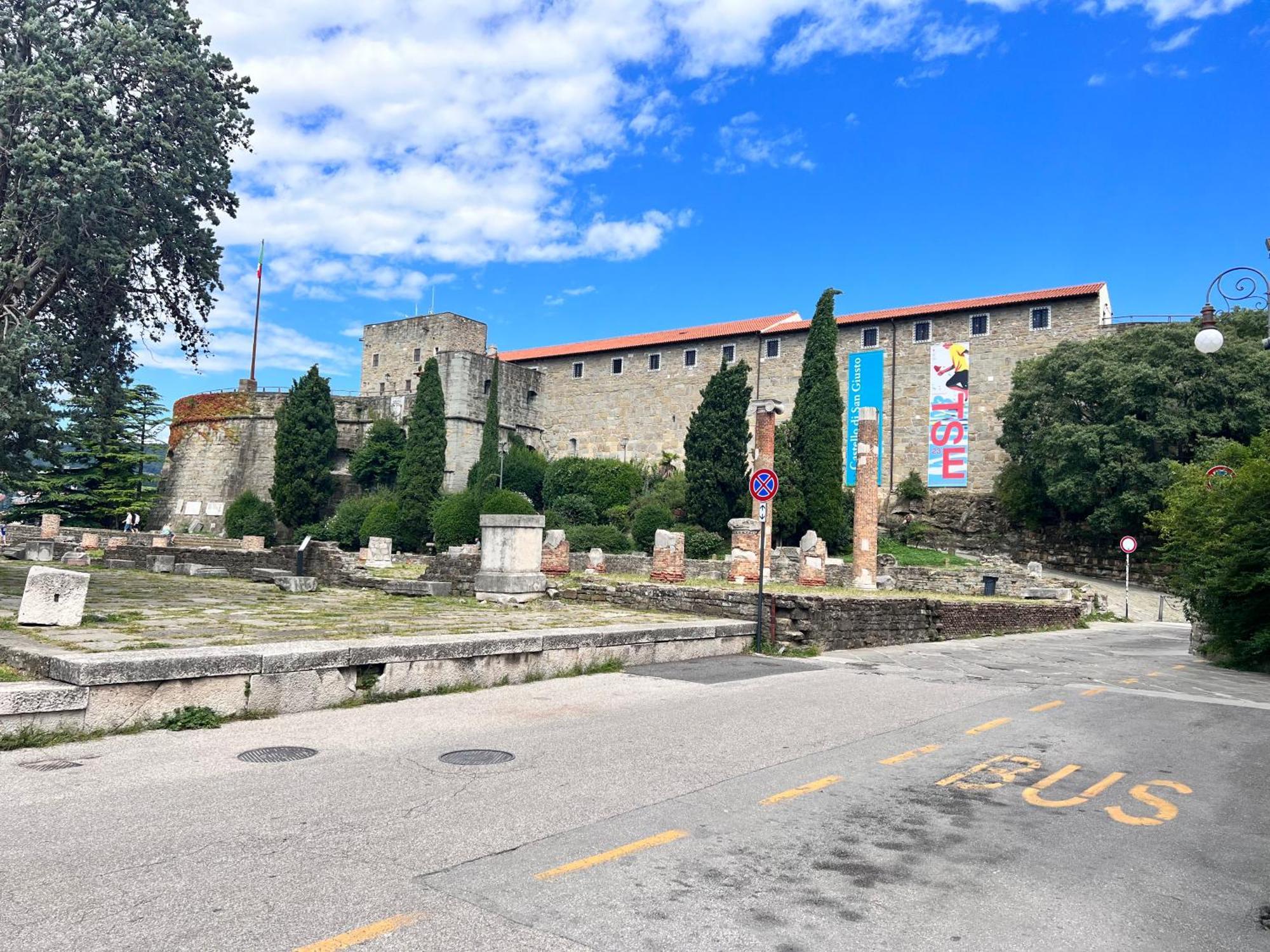 Appartamento Al Castello Triëst Buitenkant foto