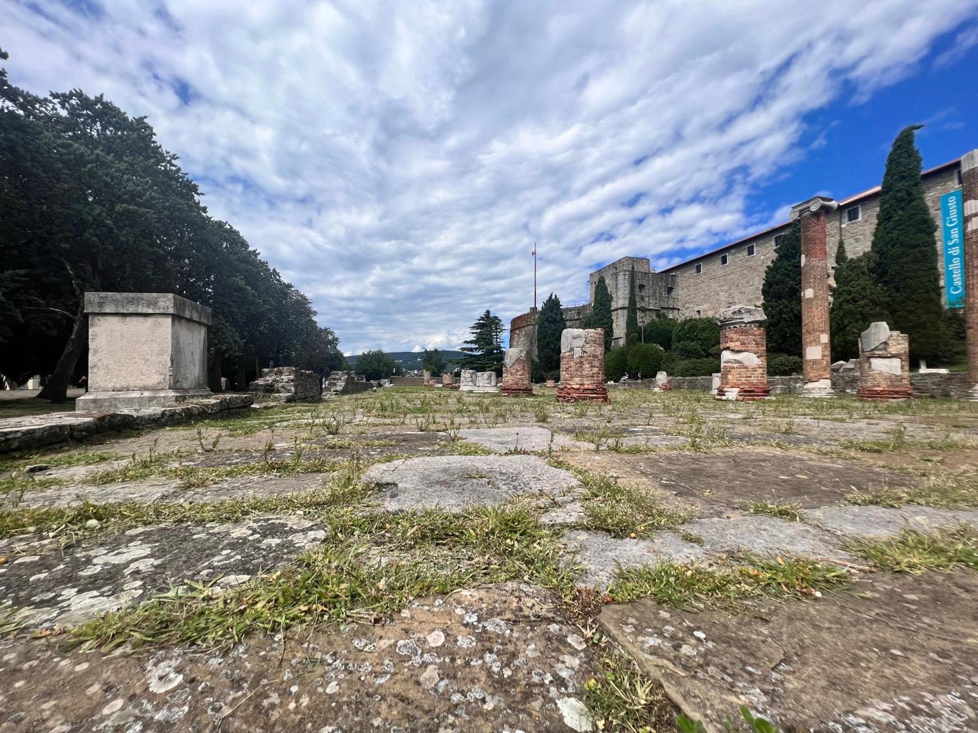 Appartamento Al Castello Triëst Buitenkant foto